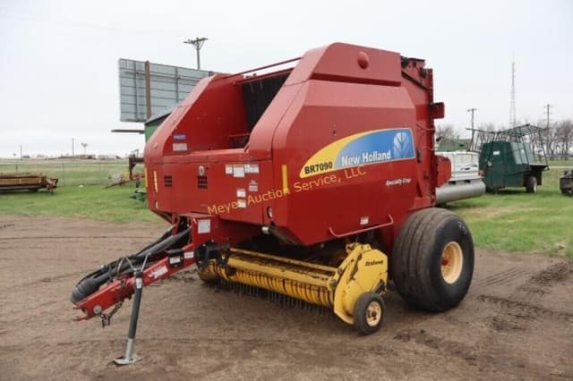 Image of New Holland BR7070 equipment image 1