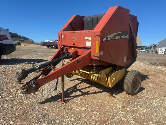 Image of New Holland BR730 equipment image 2