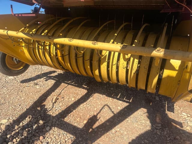 Image of New Holland BR730 equipment image 4