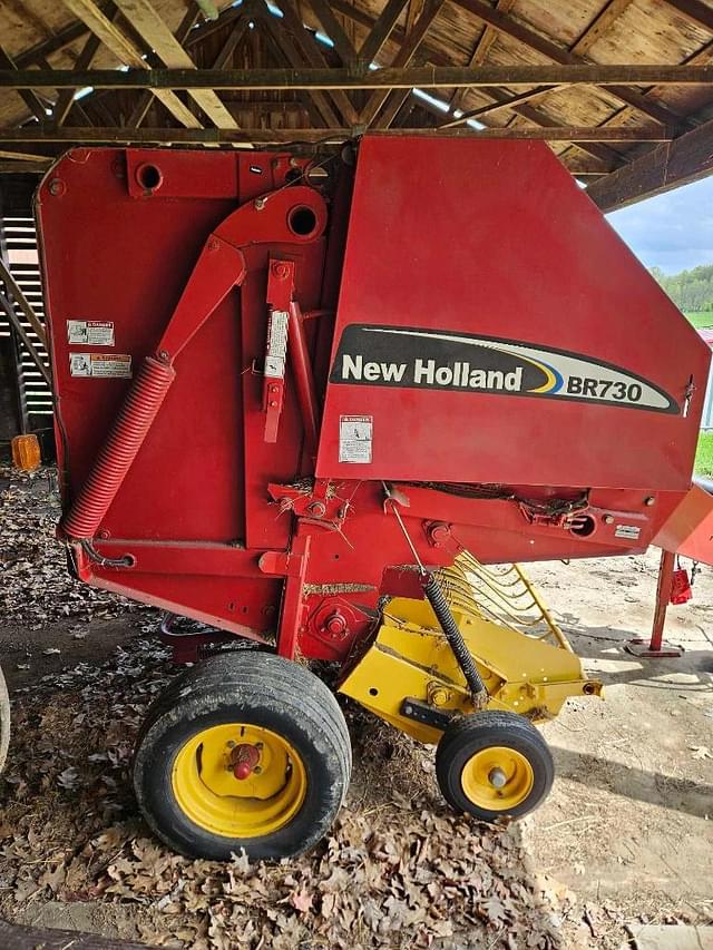 Image of New Holland BR730 equipment image 4