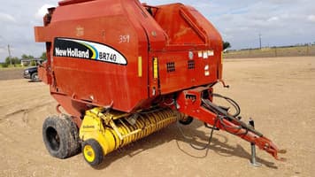 Main image New Holland BR740A
