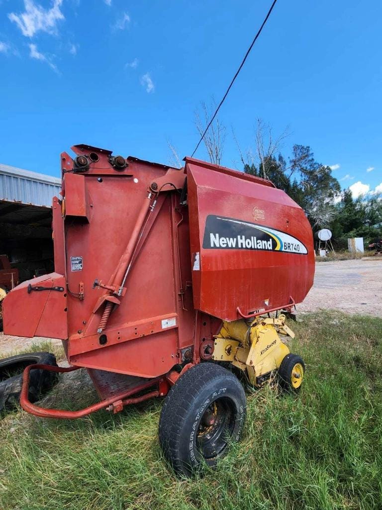 Main image New Holland BR740