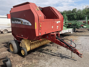 Main image New Holland BR740