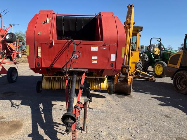 Image of New Holland BR740 equipment image 2