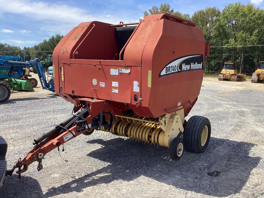 Image of New Holland BR740 Primary image