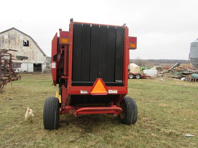 Image of New Holland BR740A equipment image 2