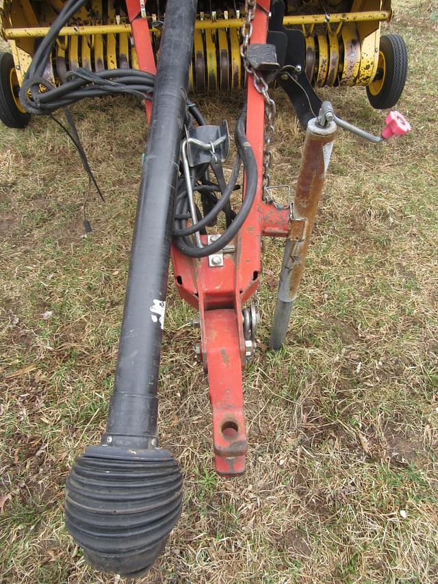 Image of New Holland BR740A equipment image 4