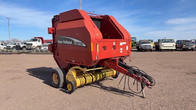 Image of New Holland BR750 equipment image 1