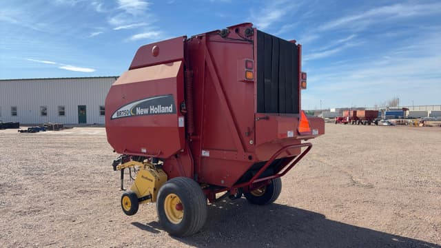 Image of New Holland BR750 equipment image 3