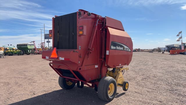 Image of New Holland BR750 equipment image 2