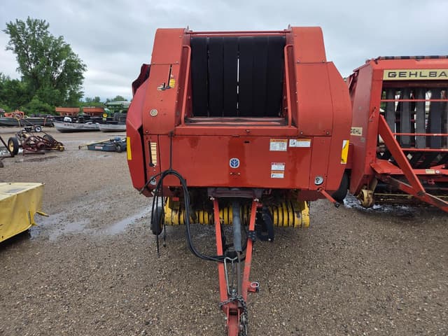 Image of New Holland BR750 equipment image 1