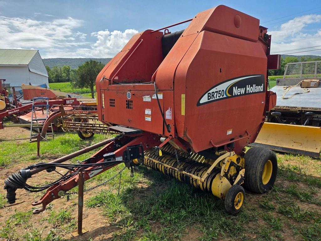 Image of New Holland BR750 Primary image