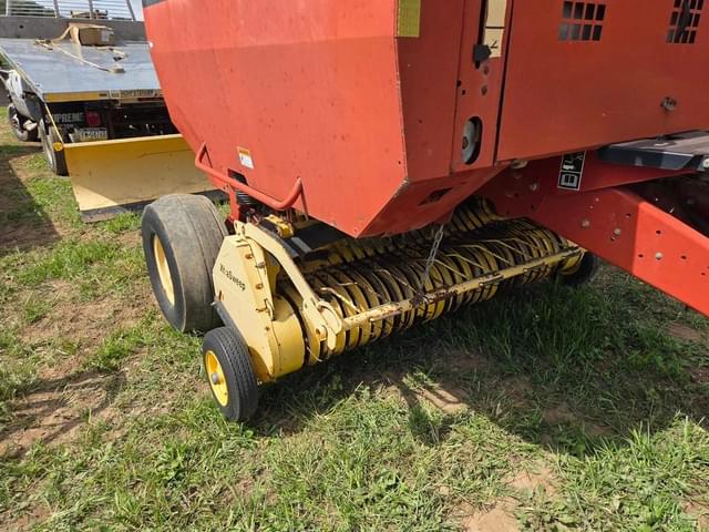 Image of New Holland BR750 equipment image 3