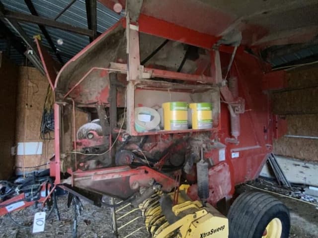 Image of New Holland BR750 equipment image 4