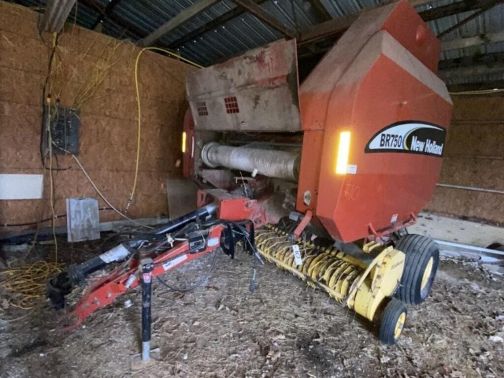New Holland BR750 Equipment Image0