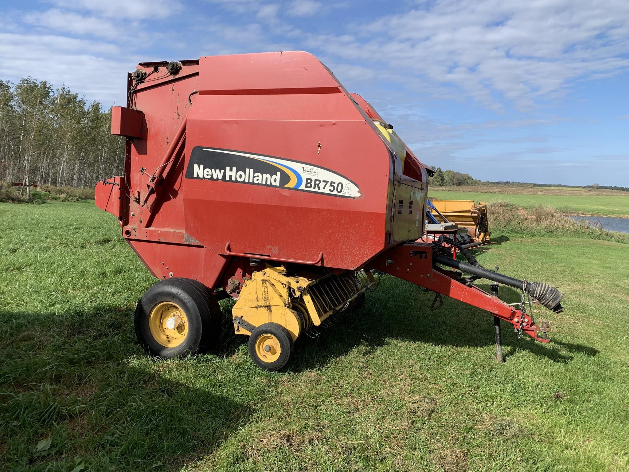 New Holland BR750A Equipment Image0