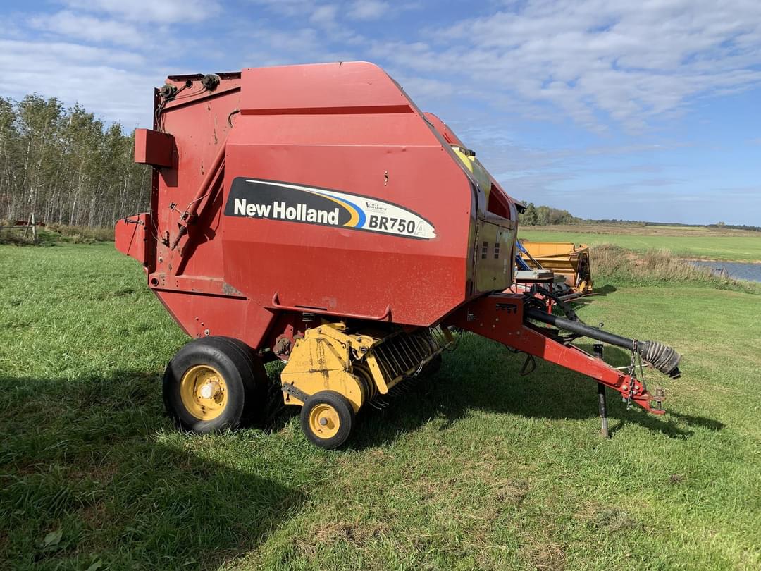 Image of New Holland BR750A Primary image