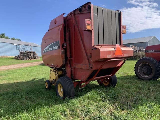 Image of New Holland BR750A equipment image 3