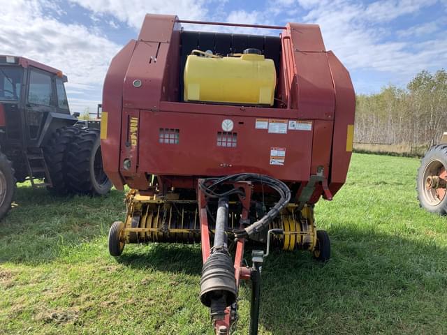 Image of New Holland BR750A equipment image 4