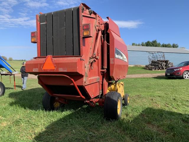 Image of New Holland BR750A equipment image 1
