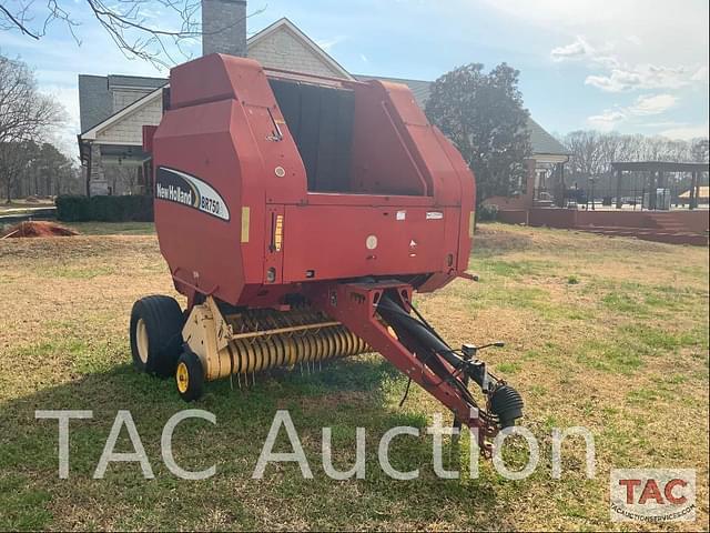 Image of New Holland BR750A equipment image 2