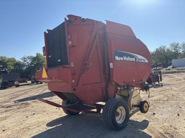 Image of New Holland BR750A equipment image 4