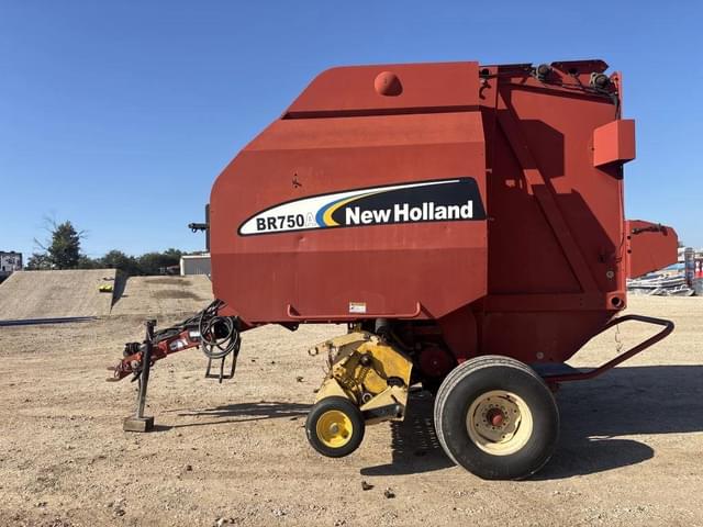 Image of New Holland BR750A equipment image 1