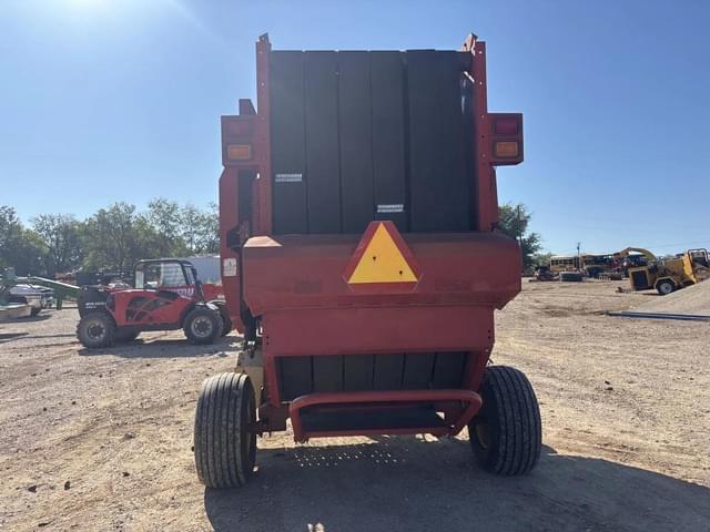 Image of New Holland BR750A equipment image 3