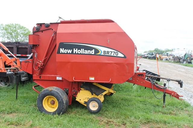 Image of New Holland  BR770  equipment image 1