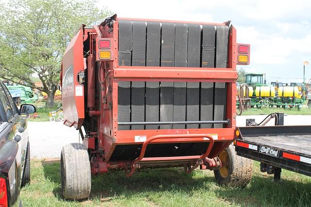 Image of New Holland BR770 equipment image 4