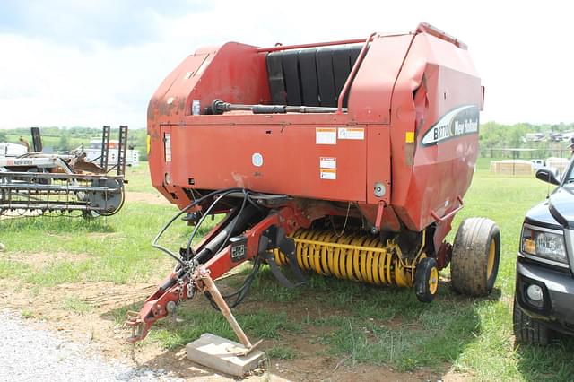 Image of New Holland BR770 equipment image 2