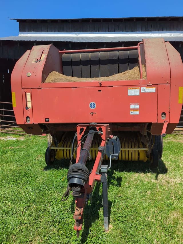 Image of New Holland BR770 equipment image 1