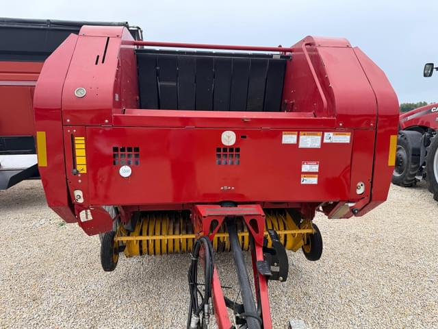 Image of New Holland BR770A equipment image 1