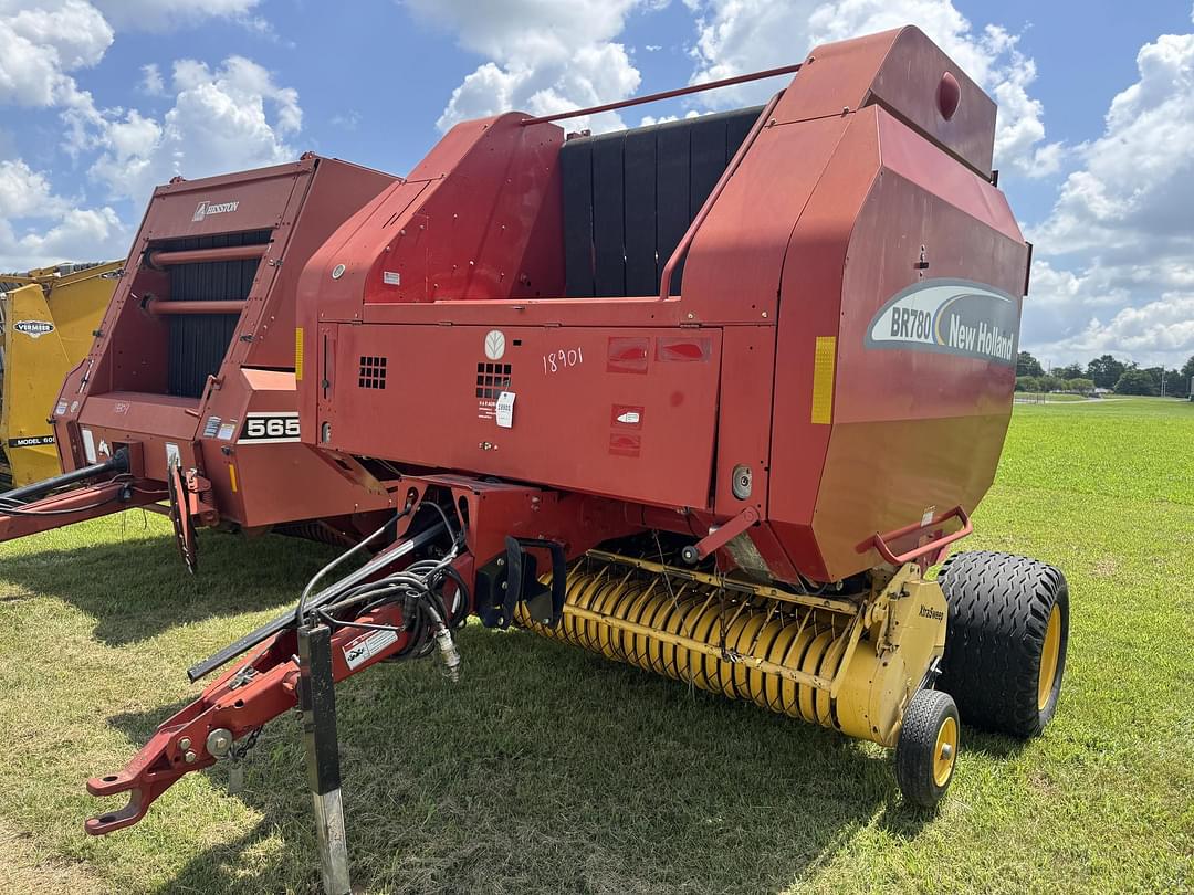 Image of New Holland BR780 Primary image