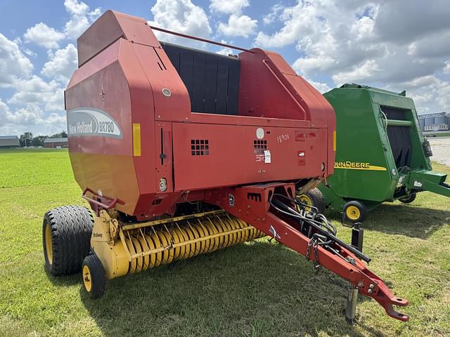 Image of New Holland BR780 equipment image 2
