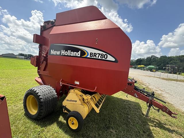 Image of New Holland BR780 equipment image 4