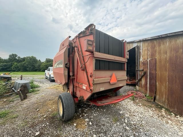 Image of New Holland BR780 equipment image 4
