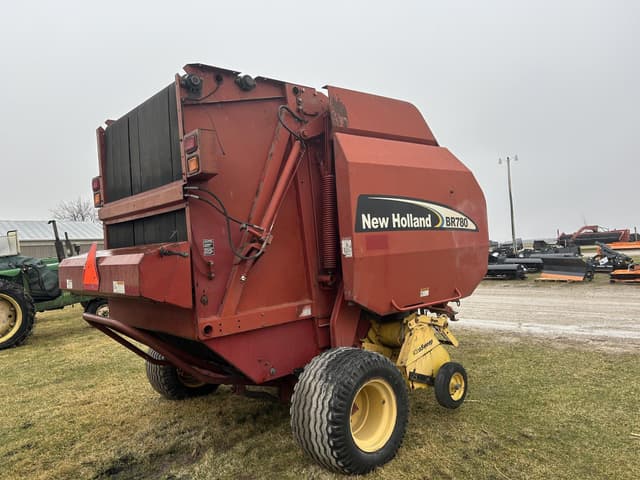 Image of New Holland BR780 equipment image 4