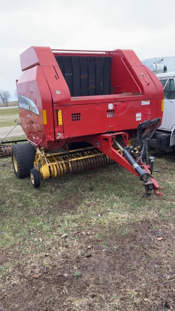 Image of New Holland BR780 Image 1