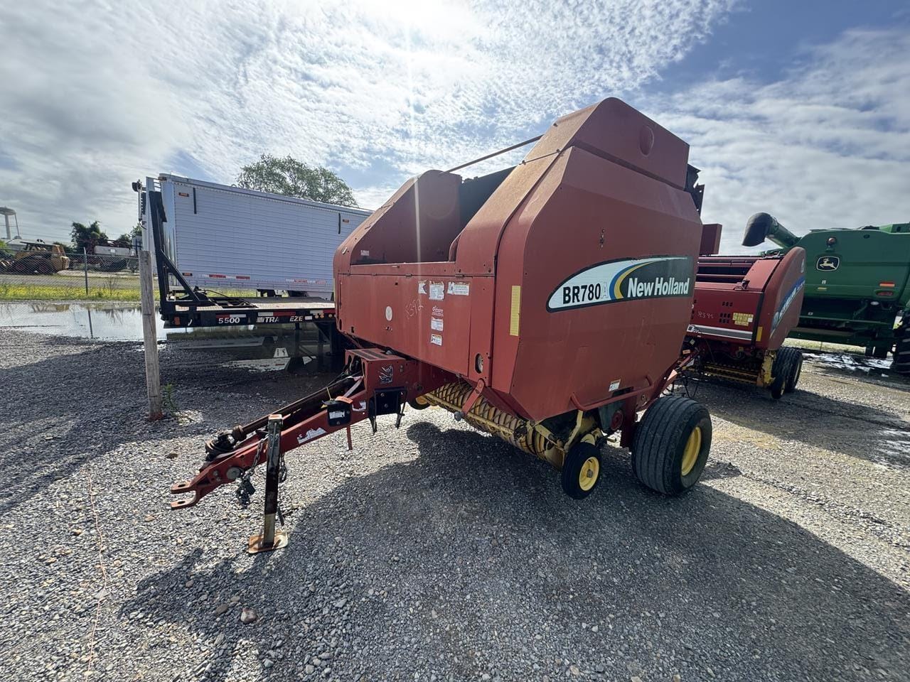New Holland BR780A Equipment Image0