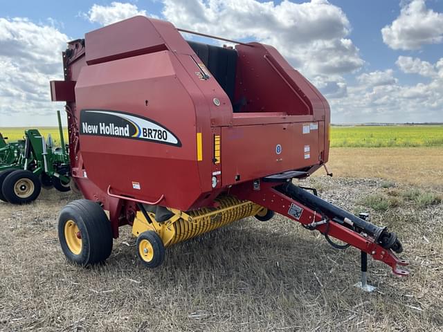 Image of New Holland BR780 equipment image 1