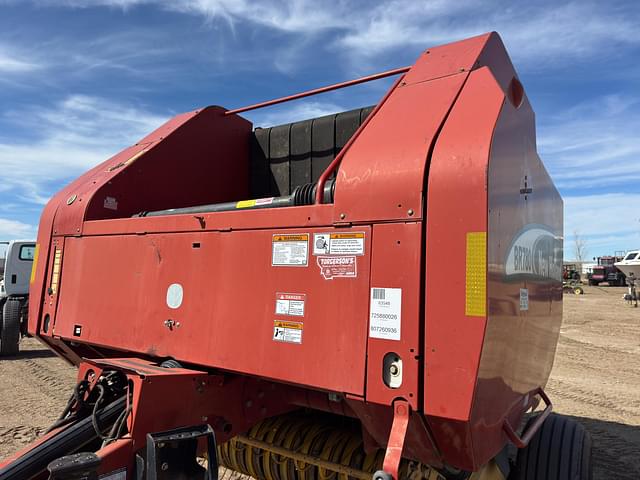 Image of New Holland BR780 equipment image 2