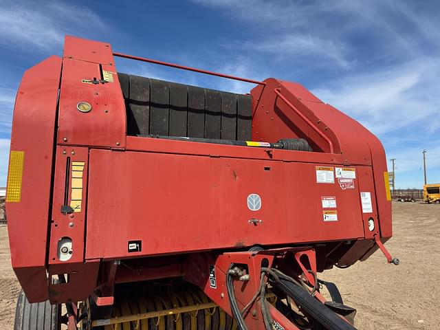 Image of New Holland BR780 equipment image 1