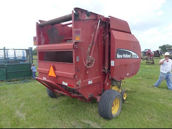 Image of New Holland BR780 equipment image 2