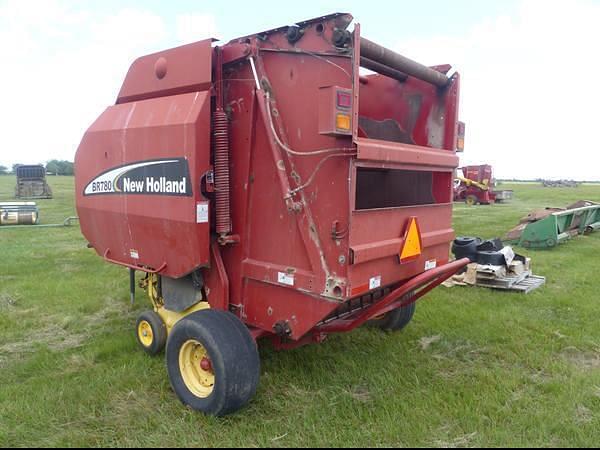 Image of New Holland BR780 equipment image 3
