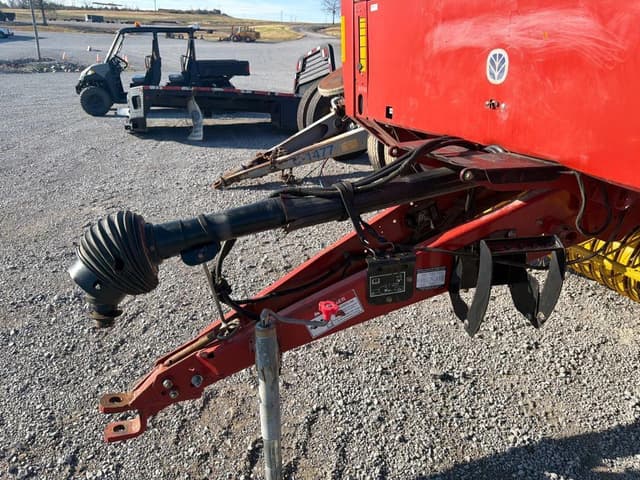 Image of New Holland BR780 equipment image 4