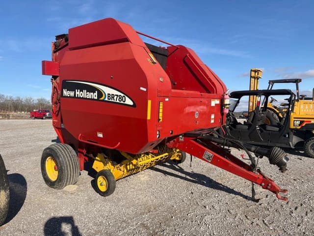 Image of New Holland BR780 equipment image 1