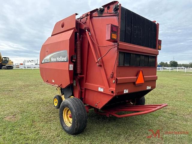 Image of New Holland BR780 equipment image 4