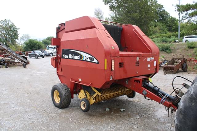 Image of New Holland BR780 equipment image 1
