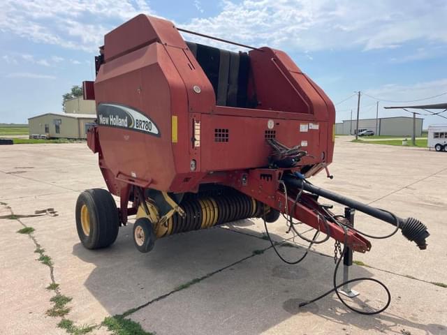 Image of New Holland BR780 equipment image 1